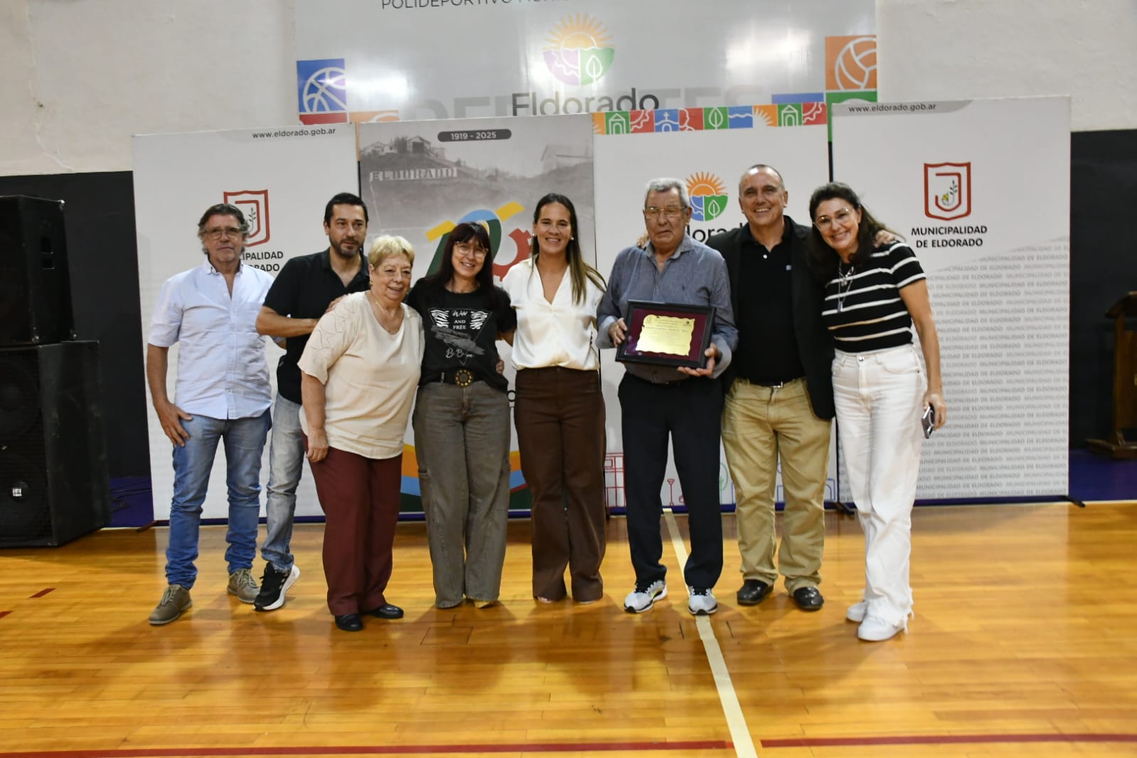 EMOTIVA CEREMONIA DE RECONOCIMIENTOS EN EL MARCO DEL DÍA PROVINCIAL DEL DEPORTE - Segunda imagen